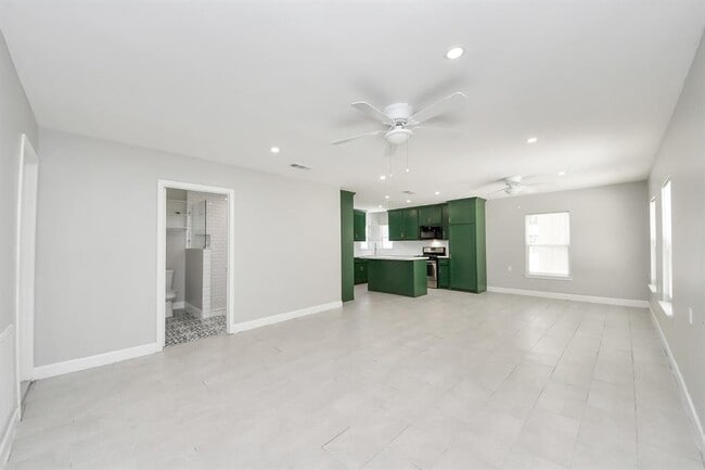 Building Photo - 6735 Alpine Dr