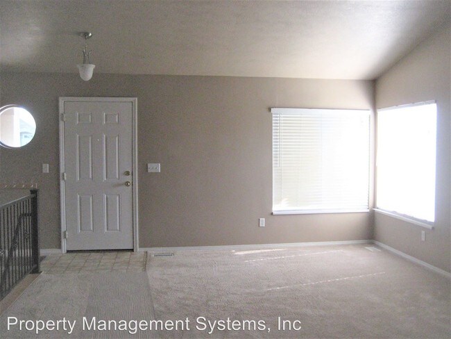 Building Photo - 5742 Mirror Lake Dr