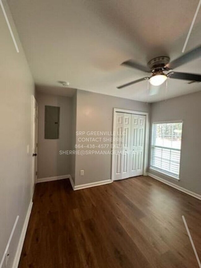 Building Photo - 3 bedroom 2 bath home w/ LARGE backyard!!!