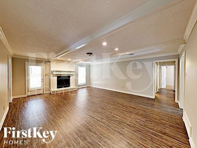 Building Photo - 1053 Boones Hollow Dr