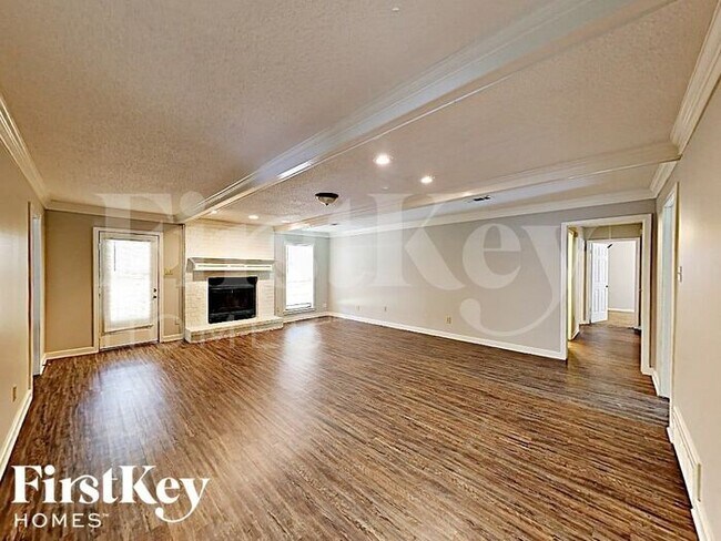 Foto del edificio - 1053 Boones Hollow Dr