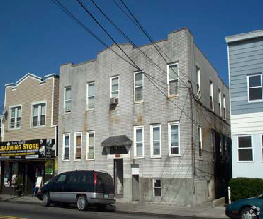 Foto principal - 111-10 Rockaway Beach Blvd