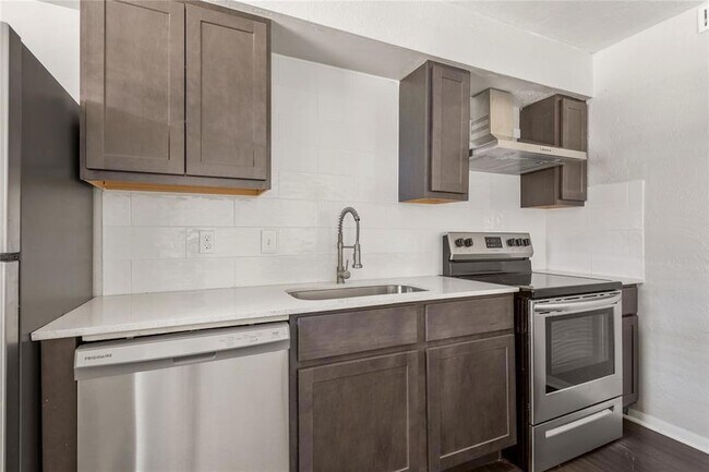 Foto del edificio - 2810 Dorchester Dr