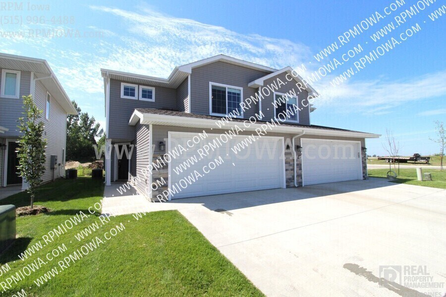 Primary Photo - GREAT LOCATION!! 3 Bedroom, 2.5 Bath Townh...