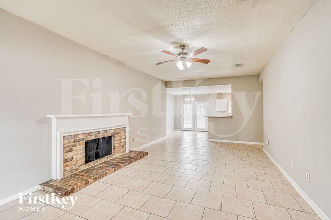 Foto del edificio - 17914 Holly Forest Dr