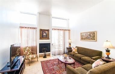 Foto del edificio - 7826 Topanga Canyon Blvd