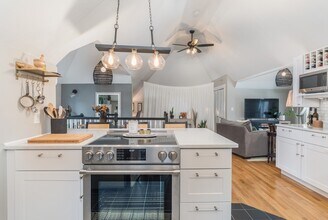 Building Photo - 36 Saxton St