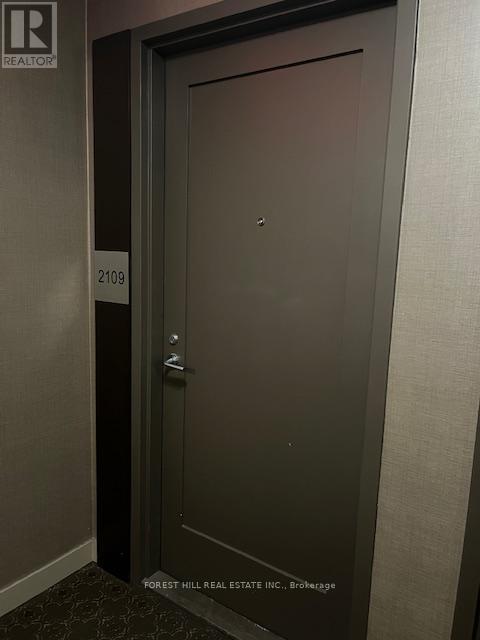 Photo du bâtiment - 320 Tweedsmuir Ave