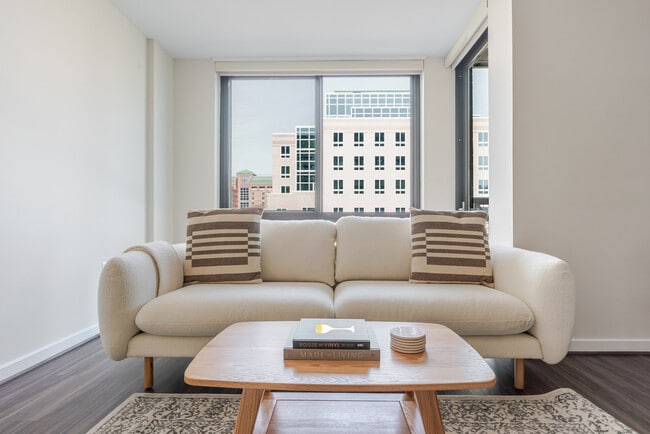 Building Photo - 3444 Fairfax Dr