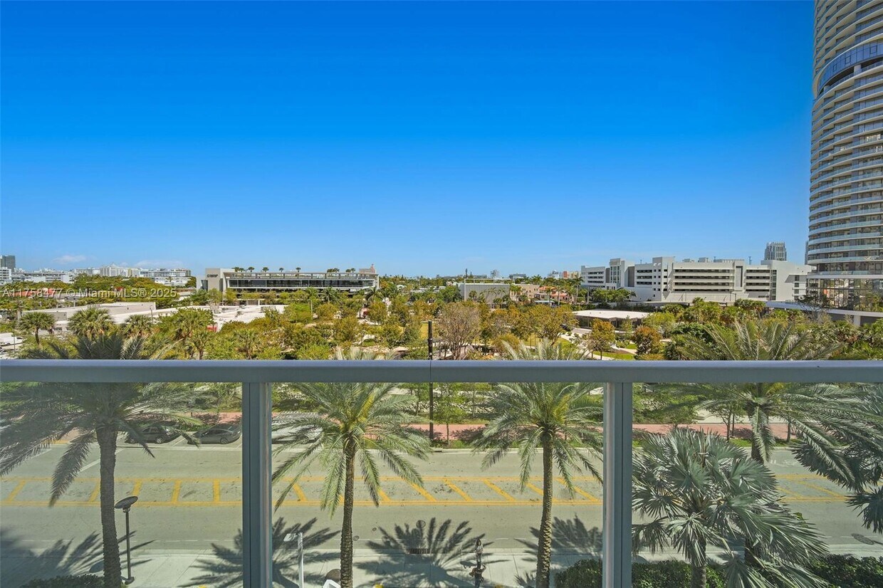 Foto principal - 650 West Ave