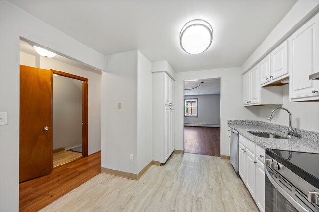 Building Photo - 64 Nutmeg Dr