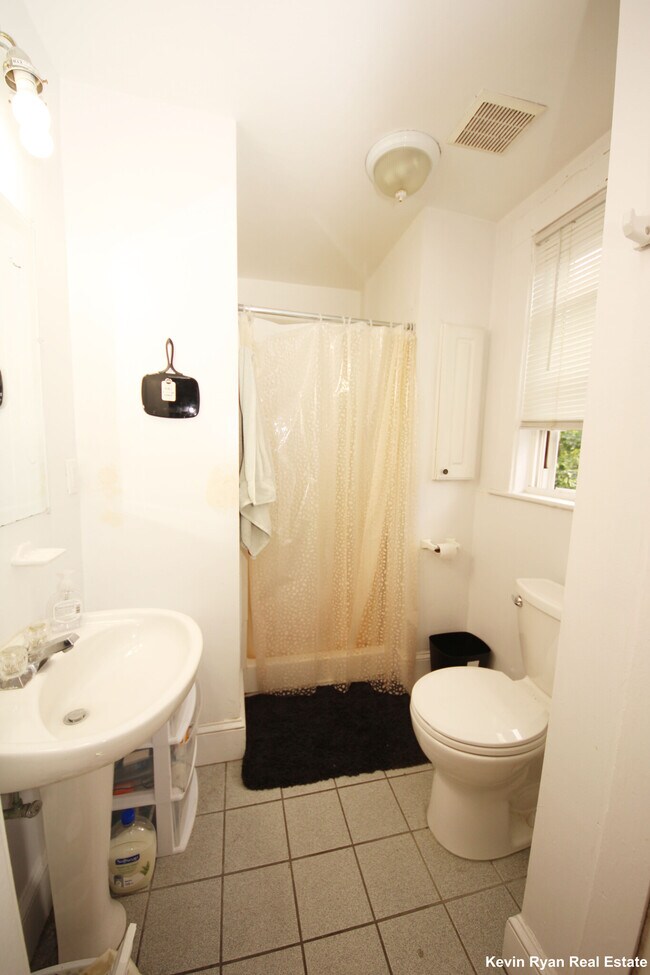 Building Photo - 51 Parker St