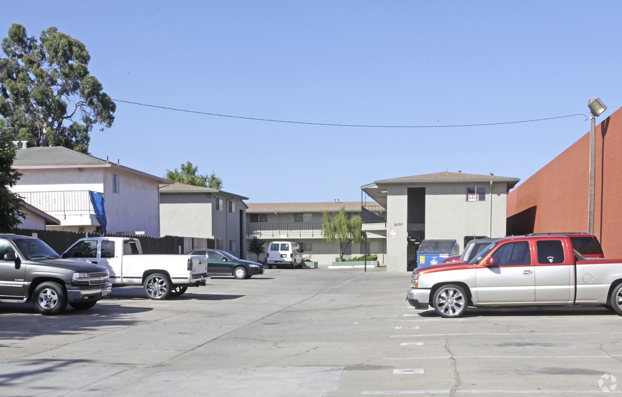 Primary Photo - Del Monte Avenue Apartments