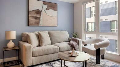 Building Photo - 707 S Farmer Ave