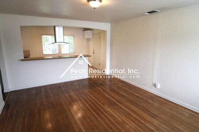 Foto del edificio - Charming 2bd/1ba South Land Park Home with...