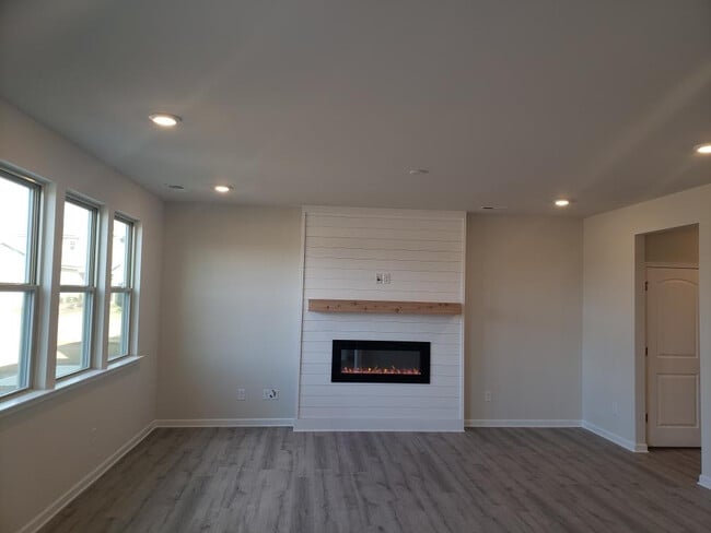 Building Photo - Room in House on Maylen Trace