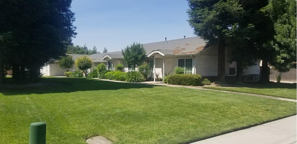 Triplex Unit - 572 W Sierra Ave