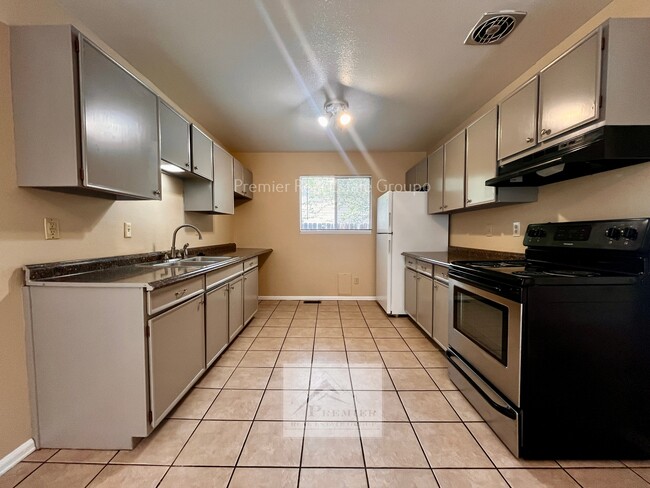 Building Photo - 1304 Rainier Dr