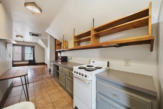 Building Photo - 1345 E St