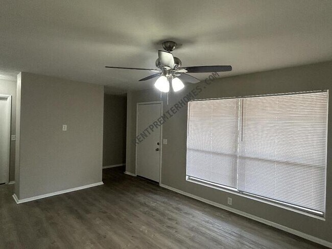Foto del edificio - 209 W Newburg Ave