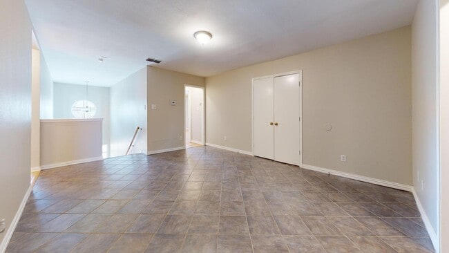 Building Photo - 8128 Heritage Pl Dr
