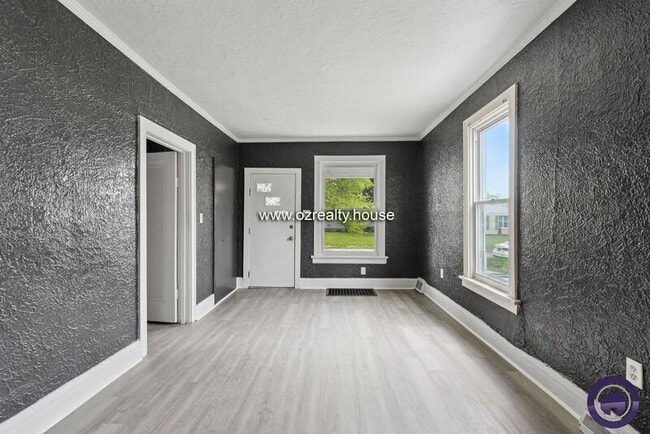 Building Photo - 1310 Almon Ave