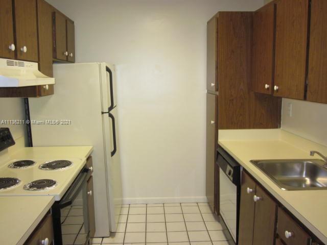 Building Photo - 10804 N Kendall Dr