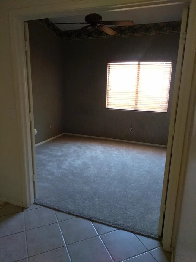 Building Photo - 1507 E Sunrise Way