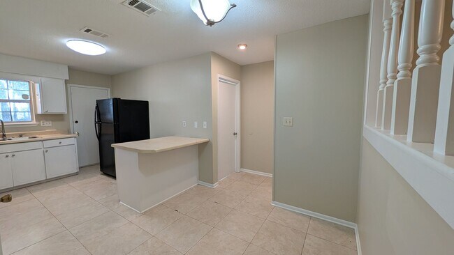 Building Photo - 161 Benjamin St