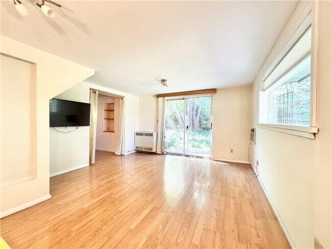 Foto del edificio - 301 Fletcher Ave