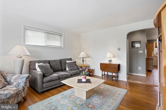 Foto del edificio - 2439 Cedar Ln