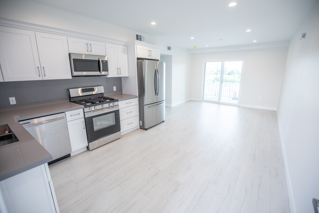 Foto principal - 7310 Eton Ave