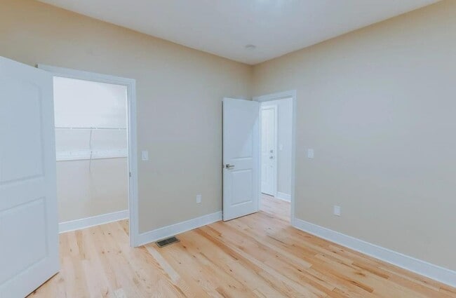 Building Photo - 32 Irving St