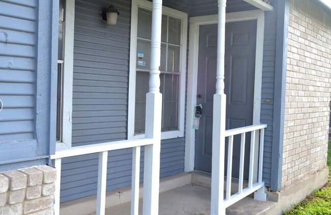 Building Photo - 8911 Fall River Dr