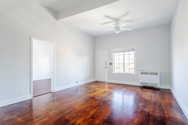Living room - 408 Coronado Ter