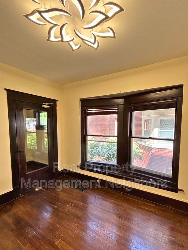 Foto del edificio - 216 Lafayette Ave NE