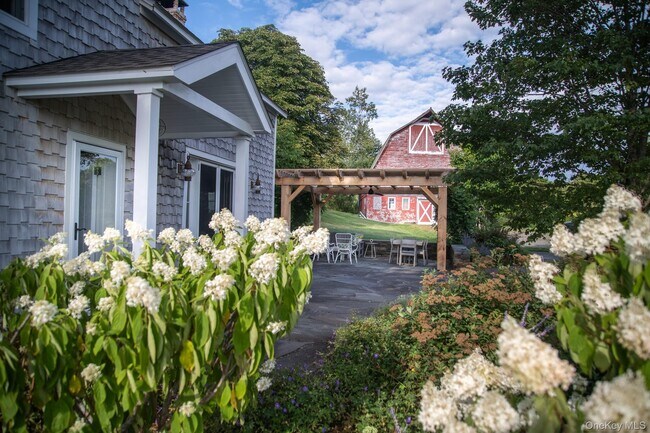 Foto del edificio - 314 Schoolhouse Rd