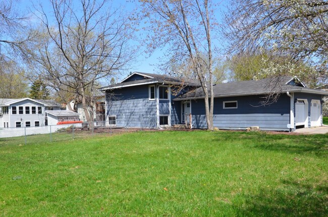 Building Photo - 9201 Forest View Lane-