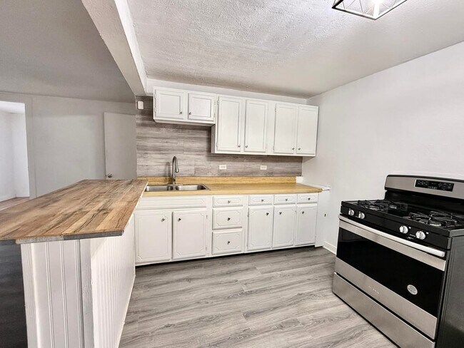 Foto del edificio - 35 Monroe Ave NE