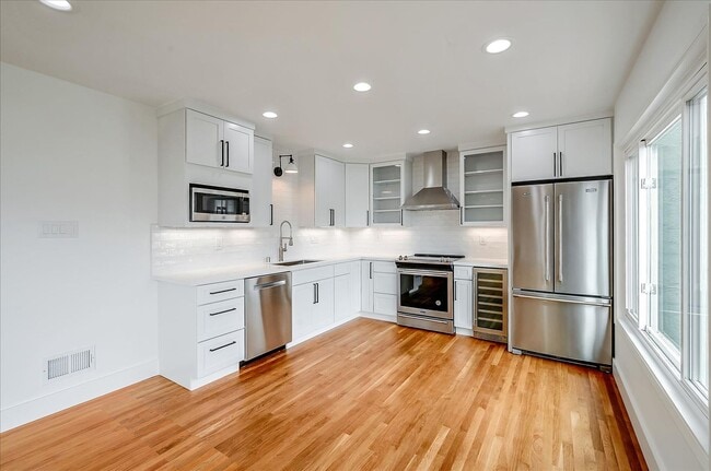 Building Photo - Light Filled Newly Remodeled Home w/ Fanta...