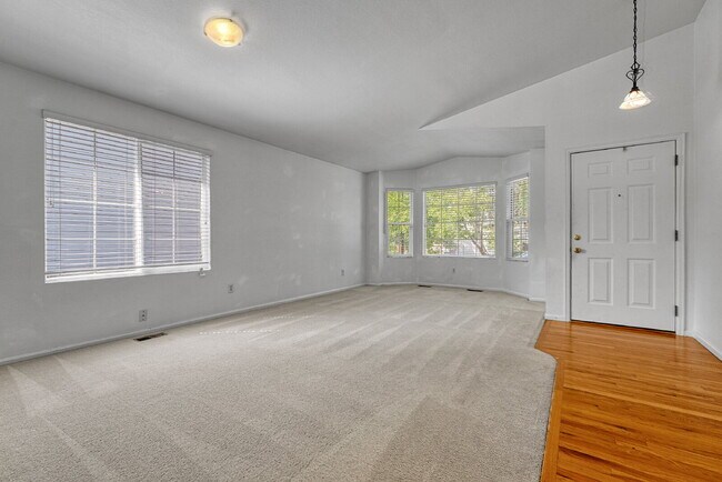 Foto del edificio - $2,795.00, 4-bed, 3-bath, 2175 sq ft ranch...