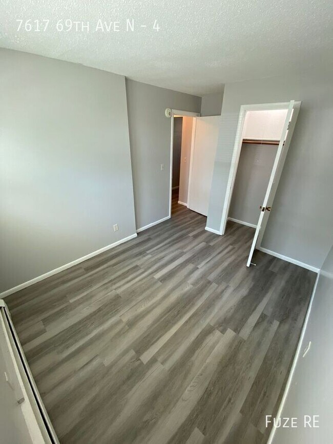 Foto del edificio - 7617 69th Ave N