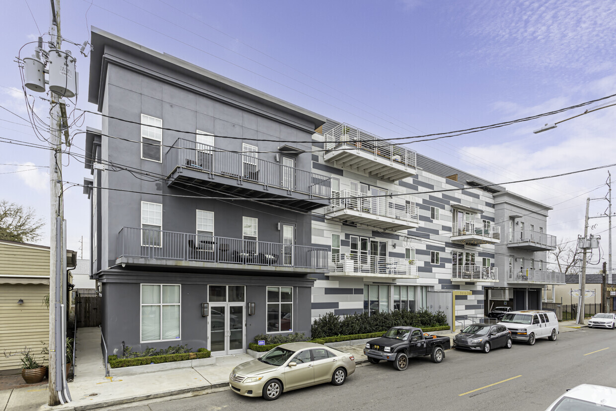 Building Photo - The Oak Lofts