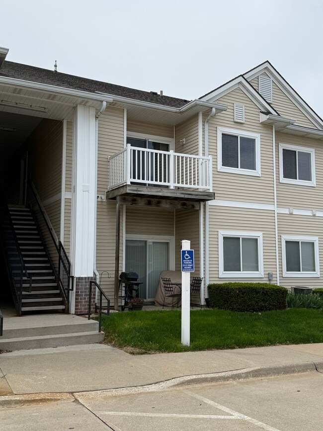 Building Photo - 2323 E Porter Ave