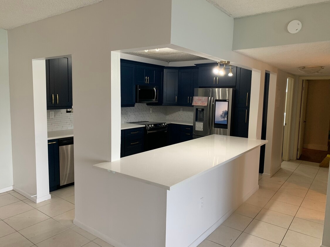 471 Ives Dairy Rd Unit 202C, North Miami Beach, FL 33179 Condo for