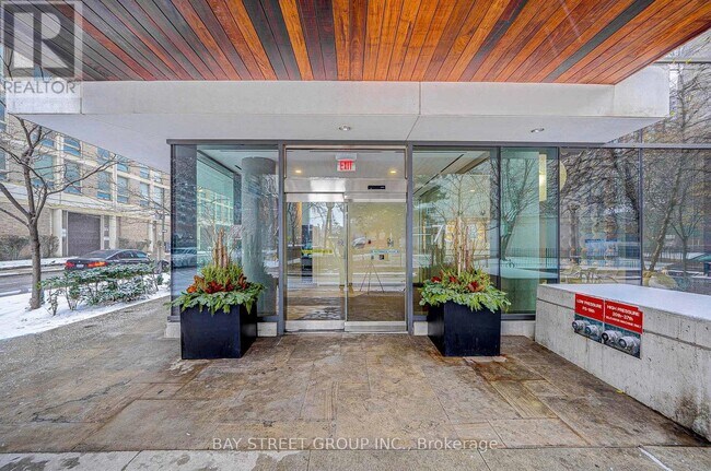 Building Photo - 75 St Nicholas St