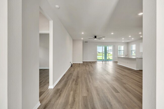 Building Photo - 3 Bedroom Villa - Star Farms