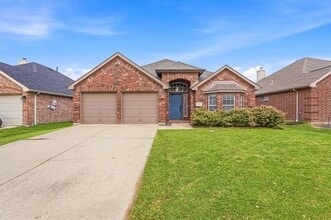 Building Photo - 2661 Redcedar Dr