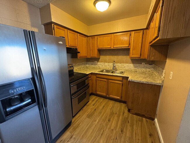 Foto del edificio - 1 Bedroom Condo close to UNLV & The Strip