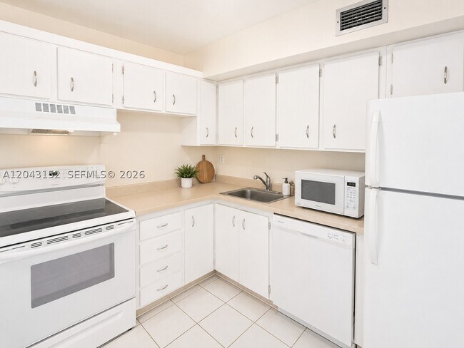 Building Photo - 250 180th Dr
